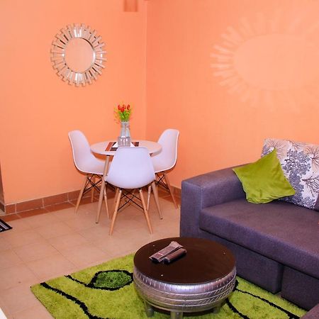Cozy Homes 1 Bedroom House With Wi-Fi King Size Bed. Free Parking ナイバシャ エクステリア 写真