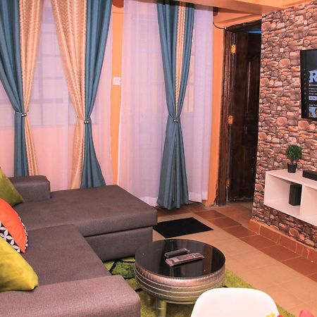 Cozy Homes 1 Bedroom House With Wi-Fi King Size Bed. Free Parking ナイバシャ エクステリア 写真
