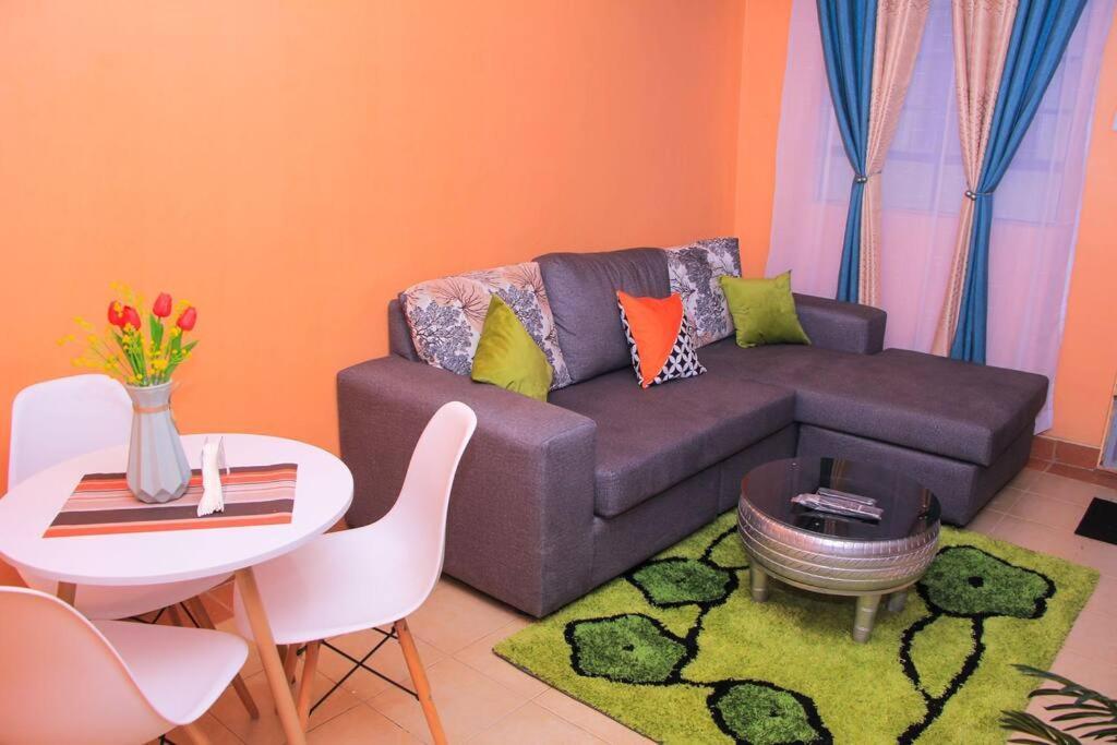 Cozy Homes 1 Bedroom House With Wi-Fi King Size Bed. Free Parking ナイバシャ エクステリア 写真