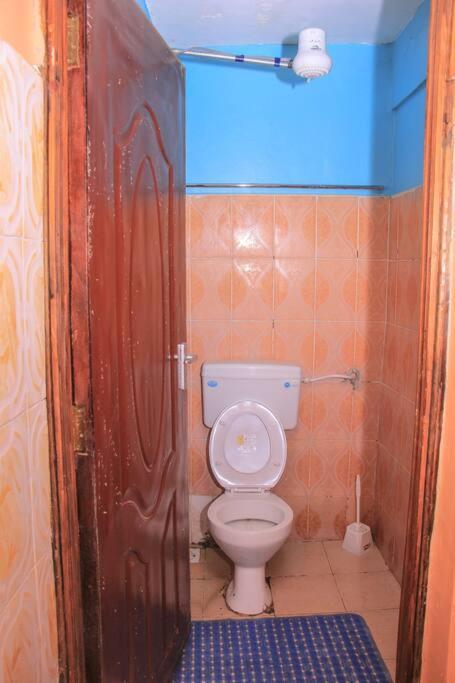 Cozy Homes 1 Bedroom House With Wi-Fi King Size Bed. Free Parking ナイバシャ エクステリア 写真