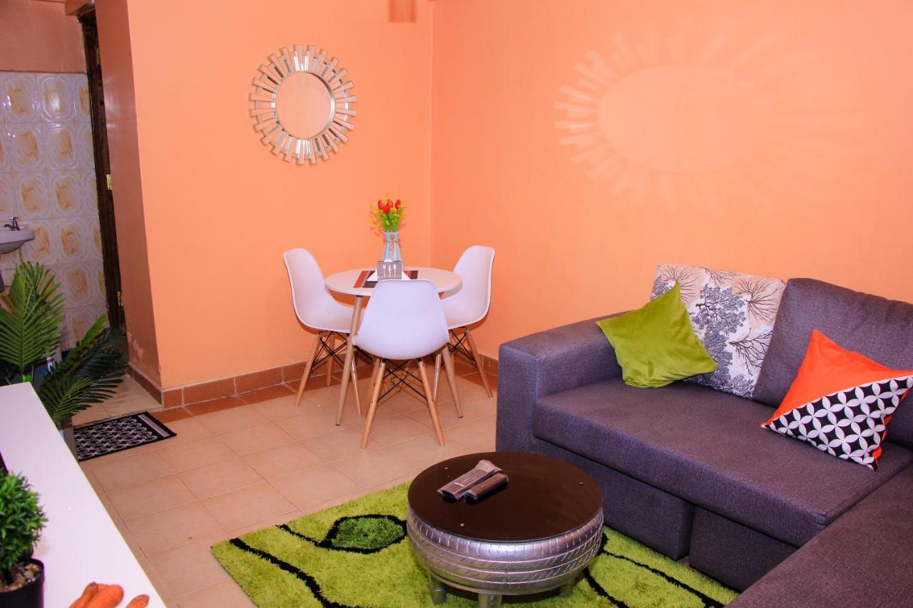Cozy Homes 1 Bedroom House With Wi-Fi King Size Bed. Free Parking ナイバシャ エクステリア 写真