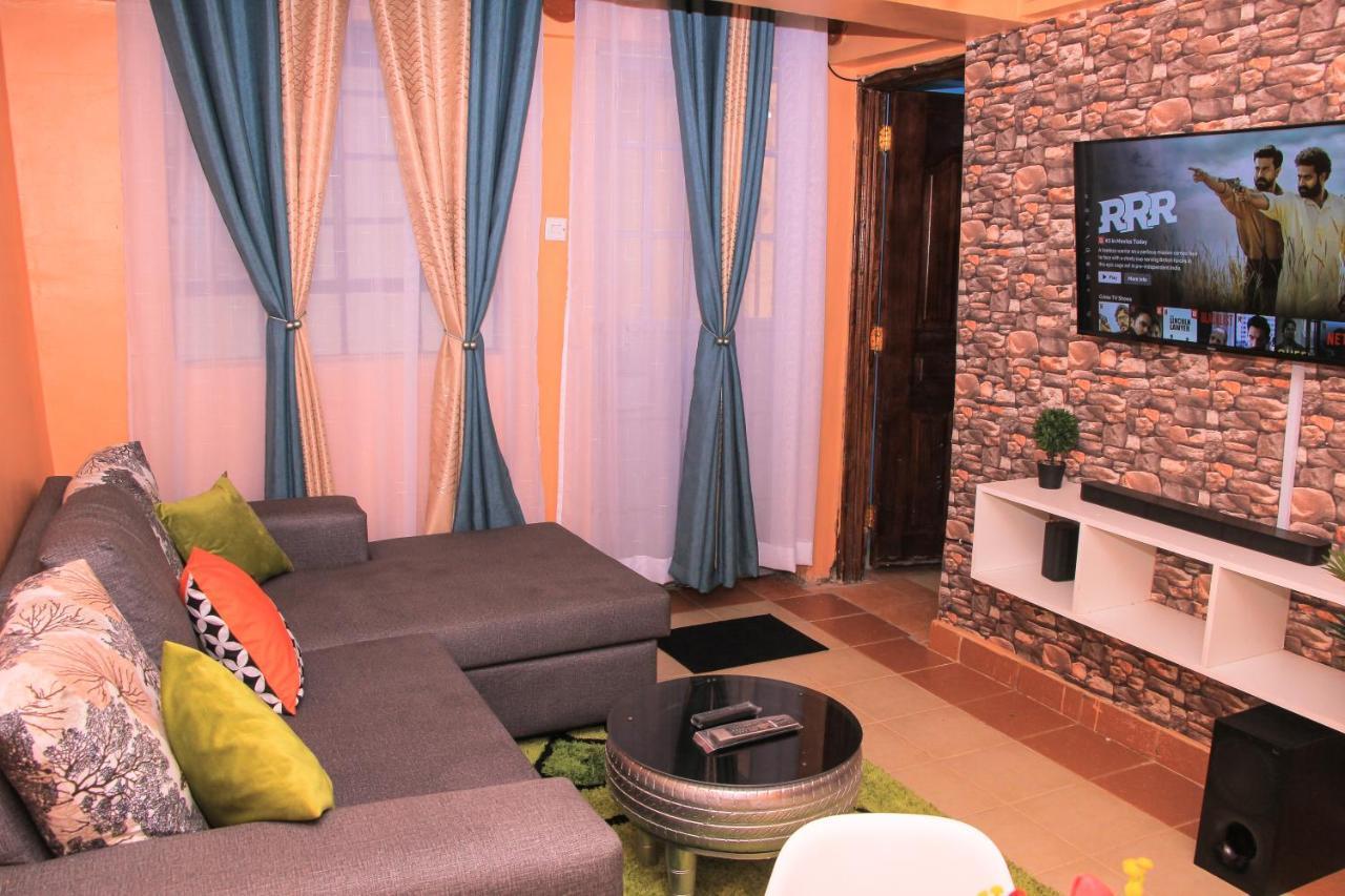Cozy Homes 1 Bedroom House With Wi-Fi King Size Bed. Free Parking ナイバシャ エクステリア 写真