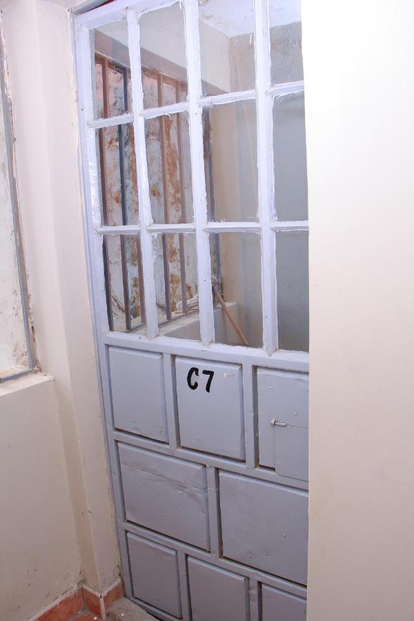 Cozy Homes 1 Bedroom House With Wi-Fi King Size Bed. Free Parking ナイバシャ エクステリア 写真